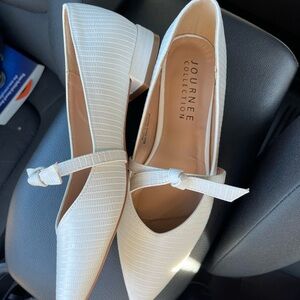 Journee Collection white flats
